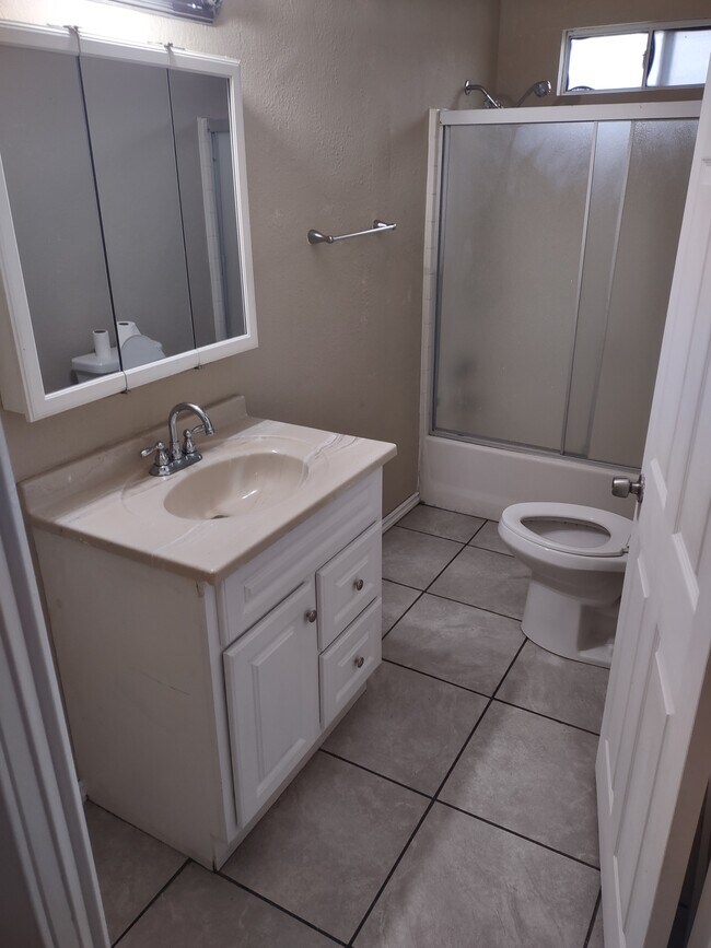 Building Photo - 2925 Wall Ave