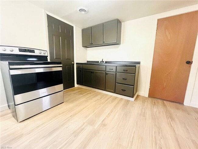 Building Photo - 314 Oak Ave