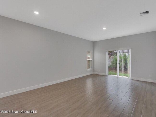 Building Photo - 2465 87th Ave