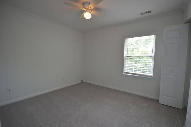 Building Photo - 404 Hanson Rd