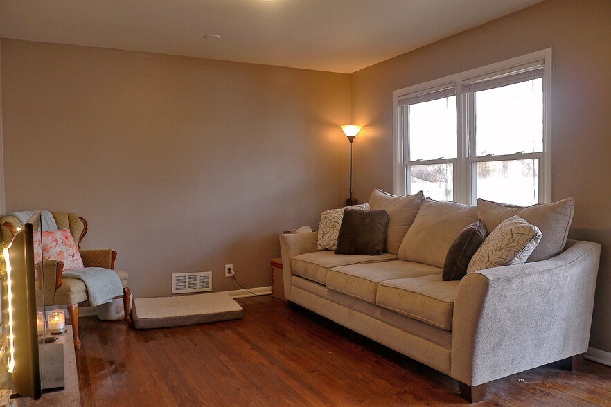 Building Photo - 3428 Charlotte St