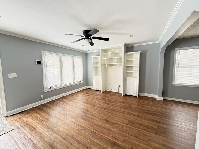 Building Photo - 206 Kenoak Dr