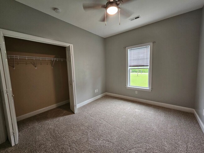 Building Photo - Fenced in 3 Bedroom Home in Southwest Commons