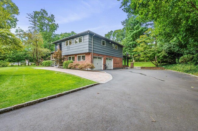 Building Photo - 26 Redbrook Rd