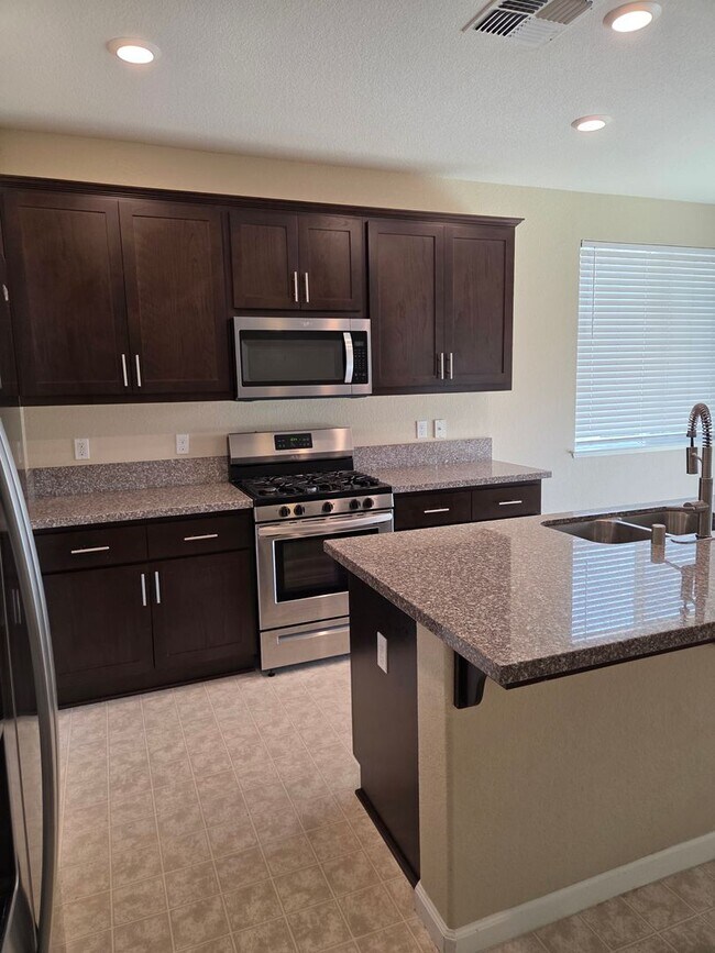 Building Photo - 1443 Greenbrier Dr