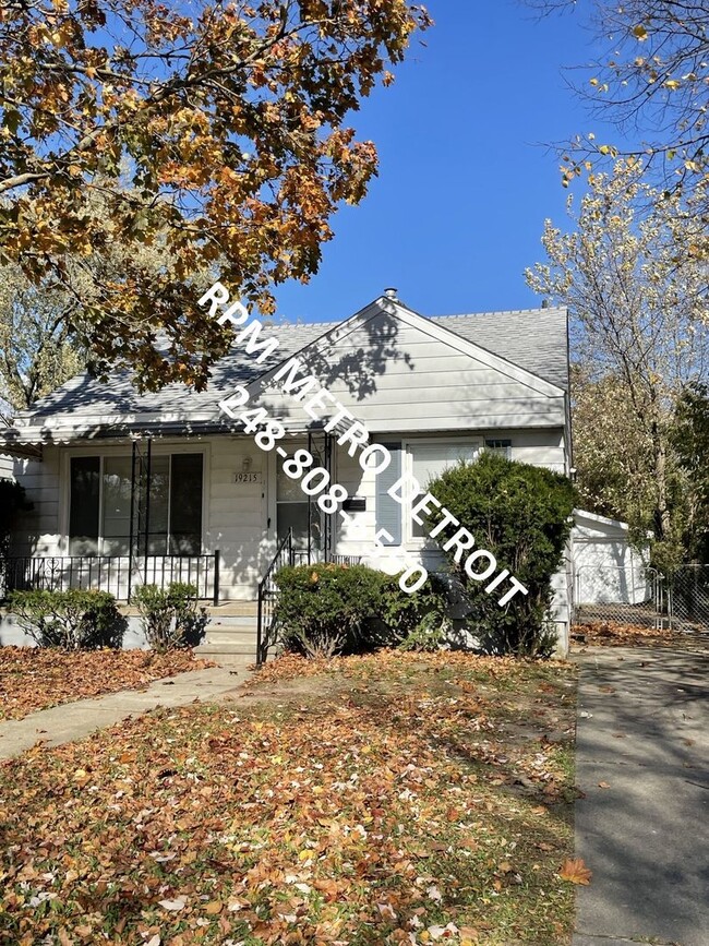 Primary Photo - Ranch Home in Harper Woods