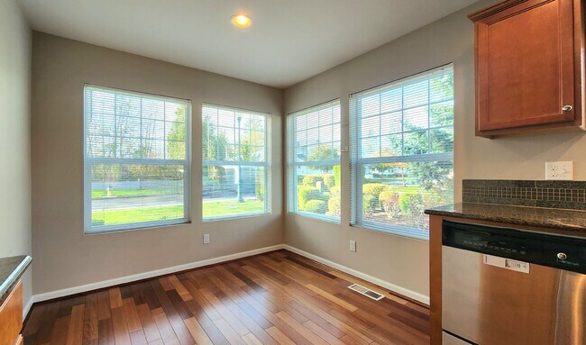 Building Photo - Lake Stevens 3 Bedroom Home in Gated Commu...