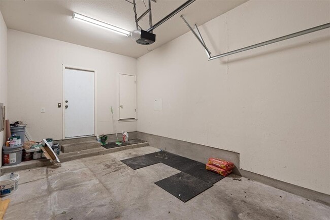 Building Photo - 7502 Lazy Creek Dr