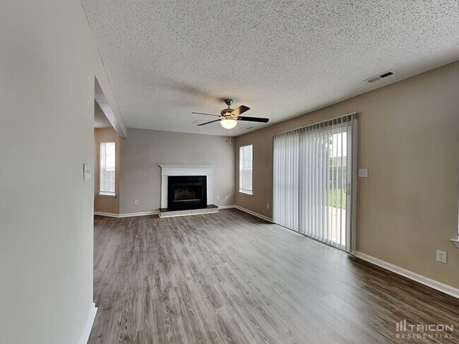 Building Photo - 11136 White Stag Dr
