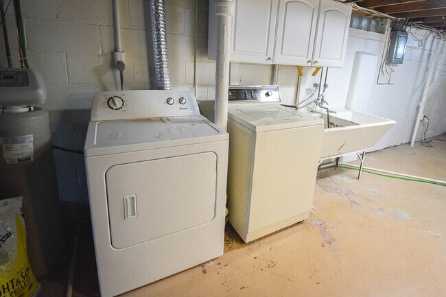 Building Photo - Charming SW Rochester home with fenced yard!