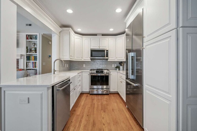Building Photo - Charming Raleigh Retreat: 4-Bedroom Haven ...