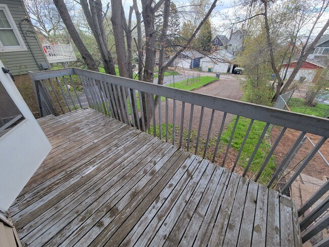 Building Photo - AVAILABLE JUNE 1ST -  Huge 4 Story Hillside Home!