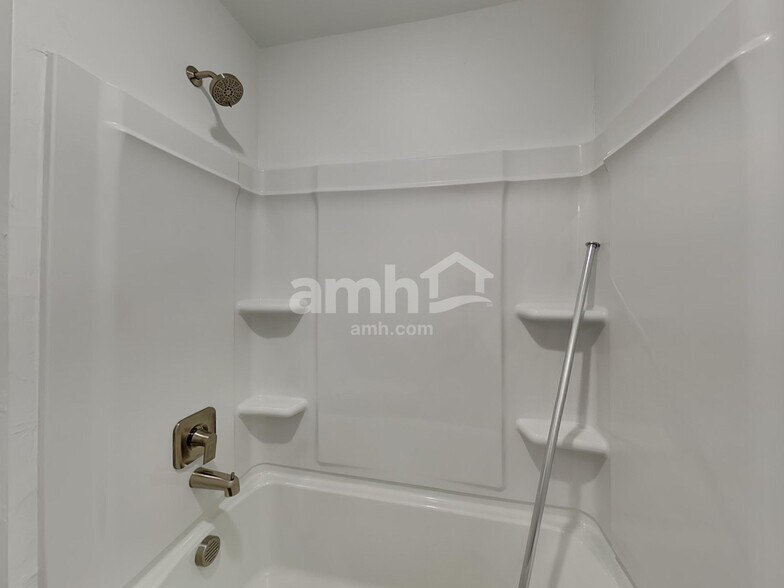 Building Photo - 17149 W Lawrence Ln