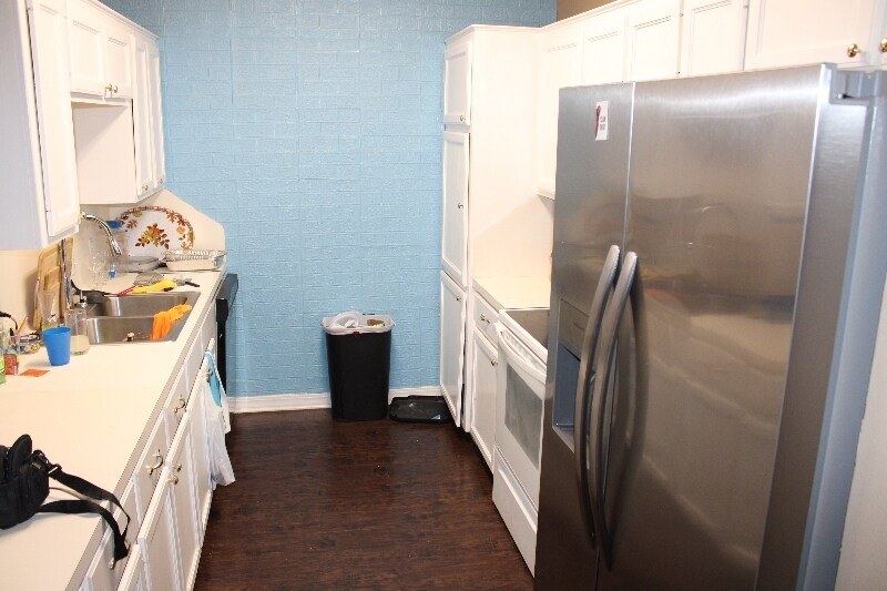 Building Photo - 714 Yorktown Ct