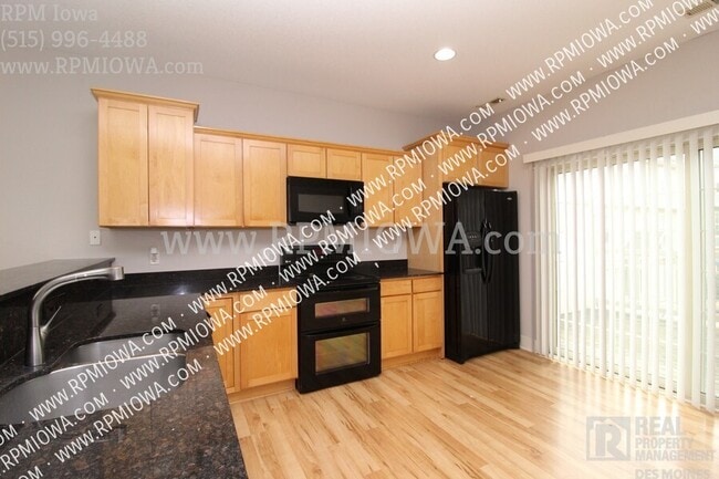 Building Photo - 3600 SE Glenstone Dr