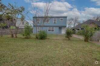 Building Photo - 1213 1st St N