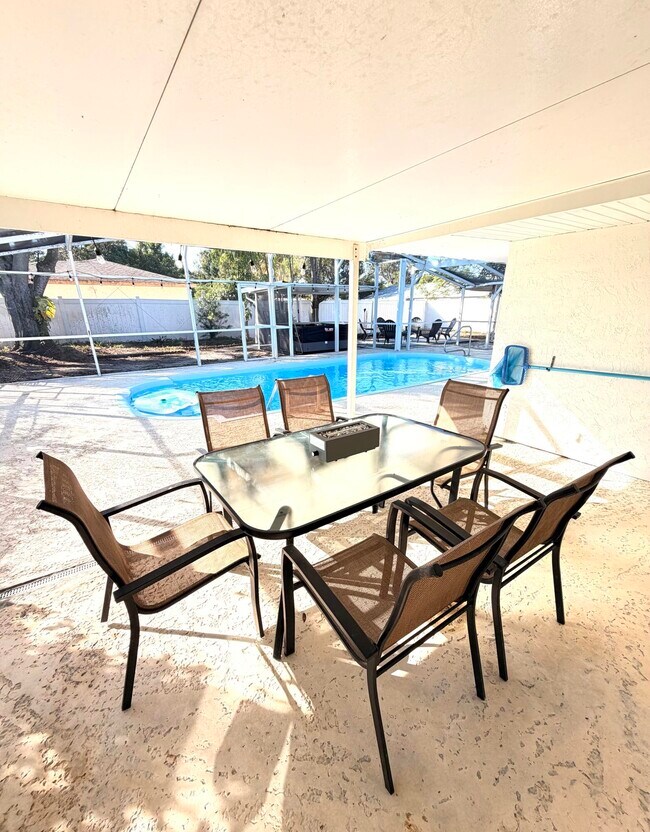 Building Photo - 948 Canal Cir