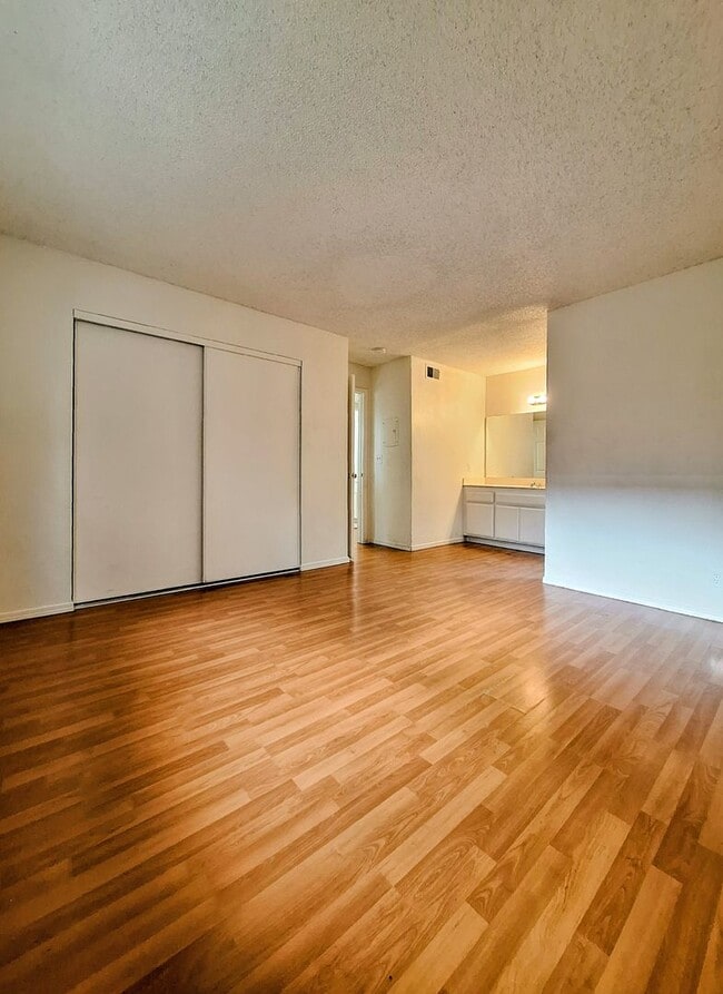 Building Photo - Beautiful 2bd Condo In Gated Community With Pool, Gym, and On-site Laundry