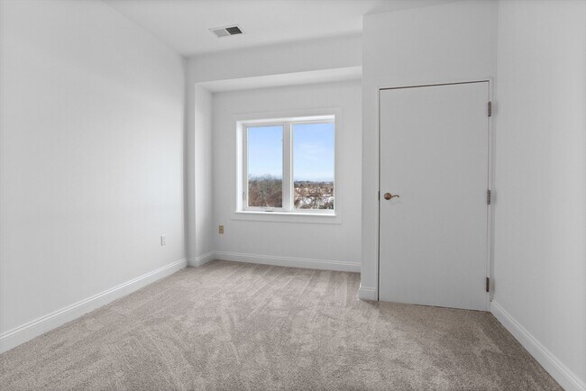 Building Photo - 527 Pawtucket Blvd