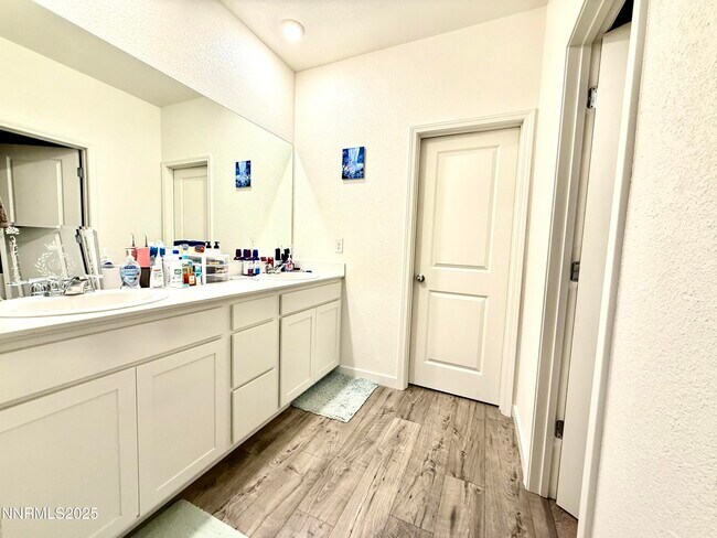 Building Photo - 1154 Alder Dr