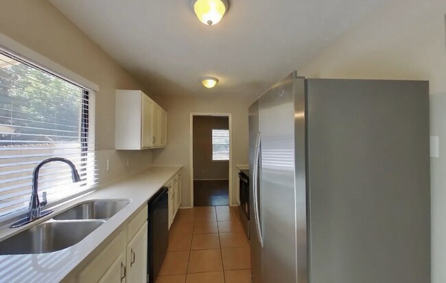 Building Photo - Bright, Spacious, and Ready to Call Home — 3 Bedrooms