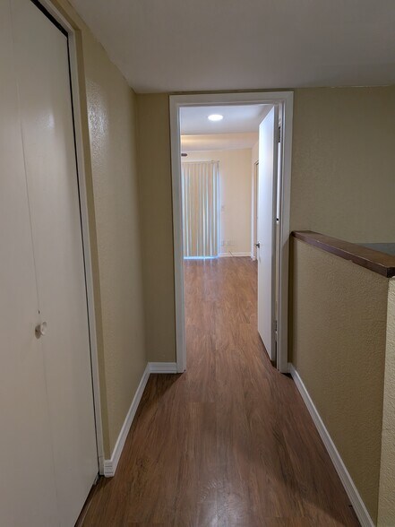 Building Photo - 122 S Hardy Dr