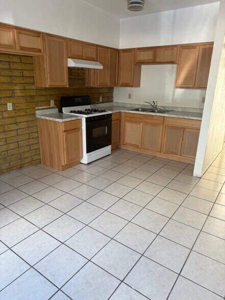 Building Photo - 450 Via Lechuza