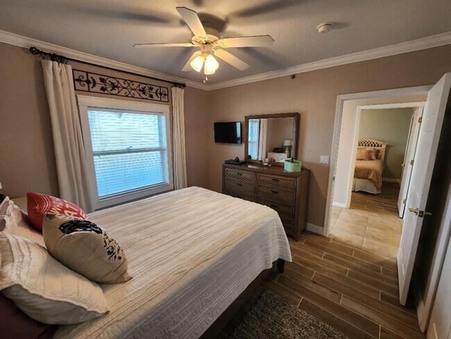 Building Photo - Beautiful Ocean Walk Condo Available April...