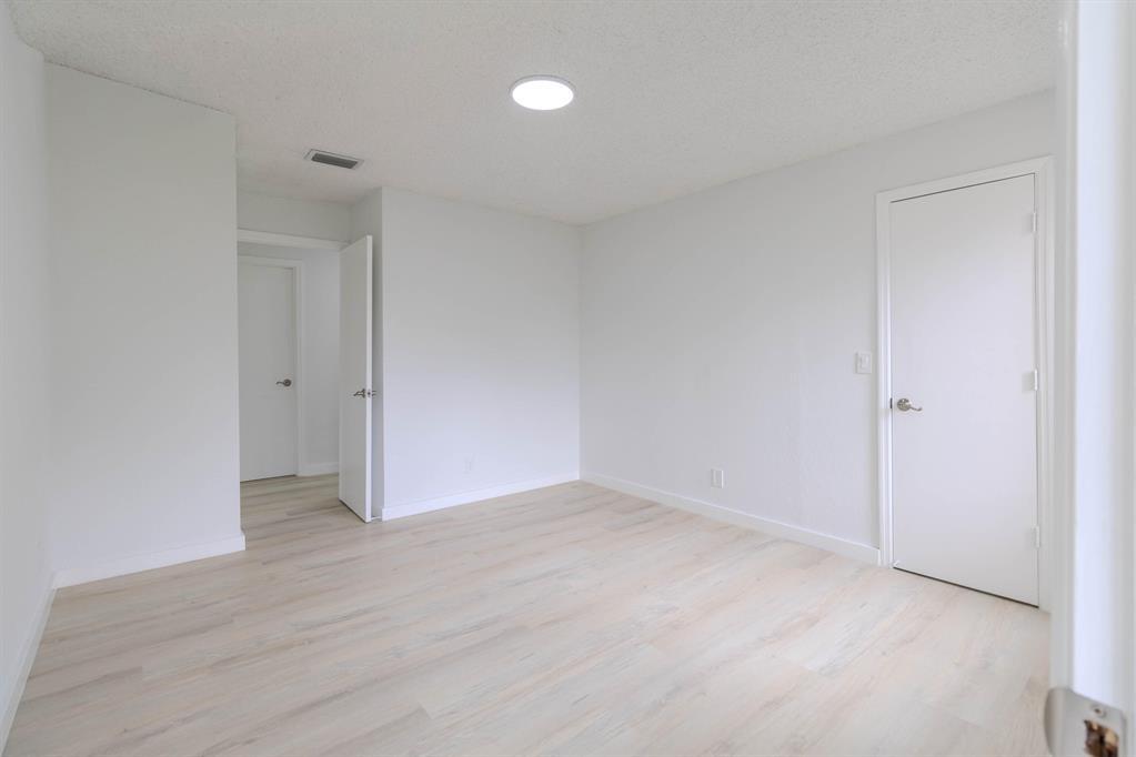 Building Photo - 3350 Pinewalk Dr N