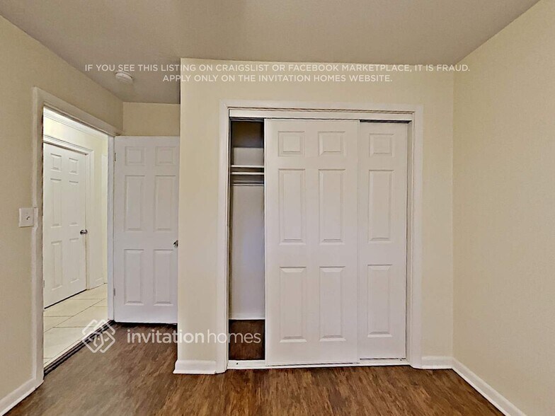 Building Photo - 2219 25th Ave W