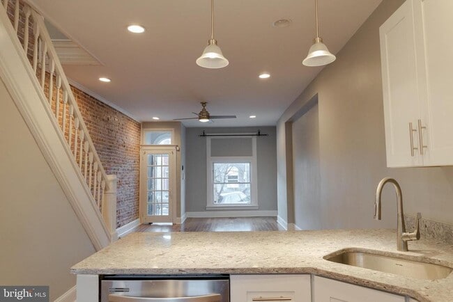 Building Photo - 23 N Potomac St