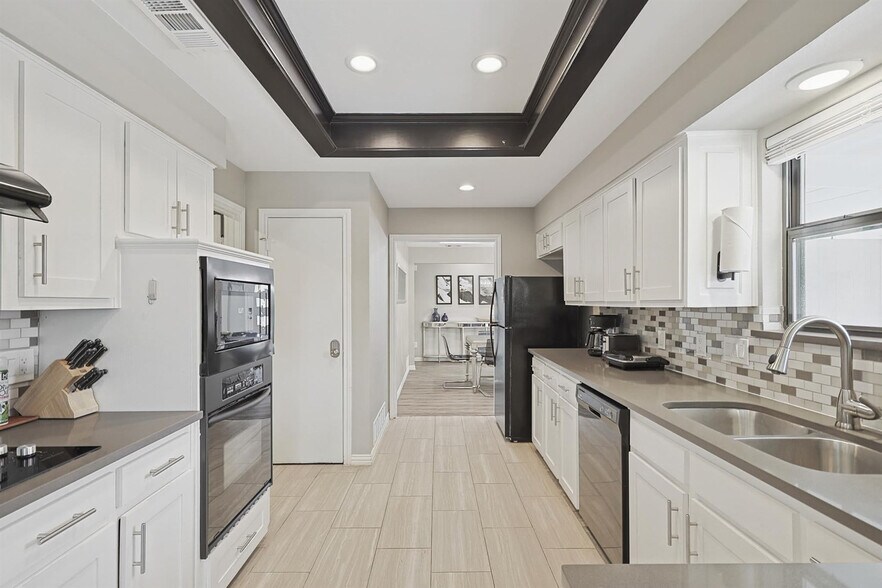 Building Photo - 812 Green Brook Dr