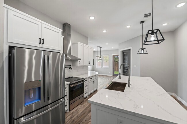 Building Photo - 17807 Glenwolf Dr