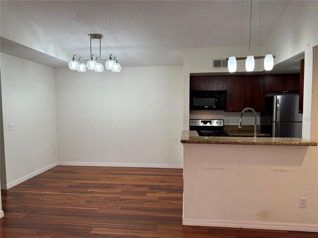 Building Photo - Villa Medici- Apt. 937