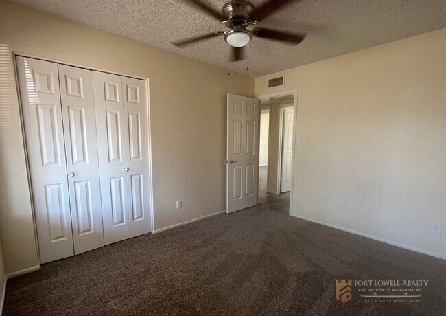 Building Photo - Coming Soon! 3 Bed/2 Bath home in Glendale! Located in an HOA! (Available on 05/15/26)