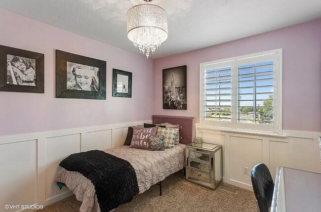 Building Photo - 31 W Mutton Hollow Rd