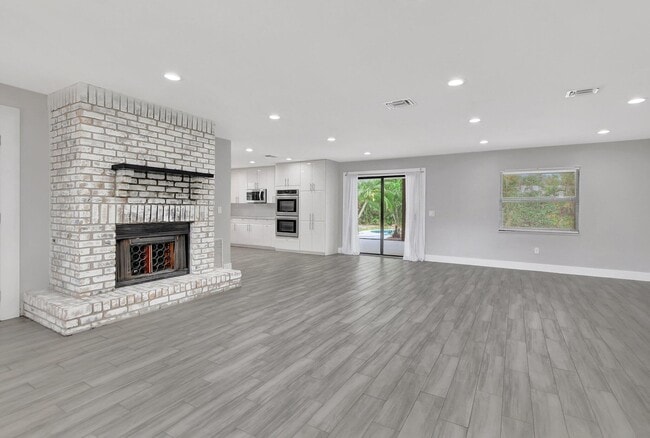 Building Photo - 4593 Appalachian St