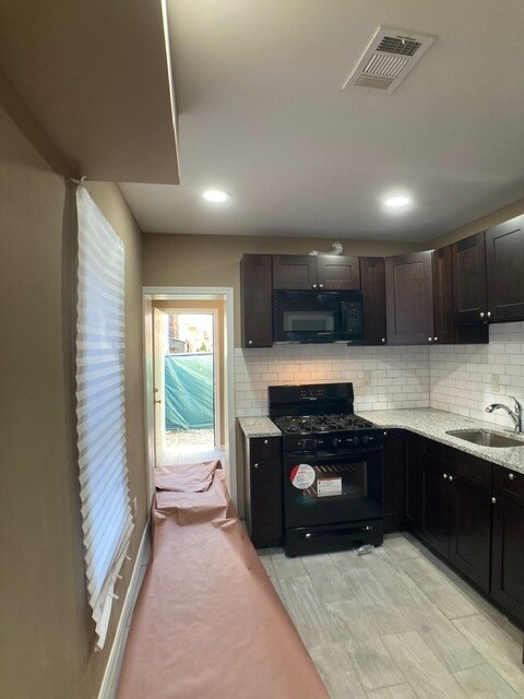 Building Photo - 4523 Parrish St