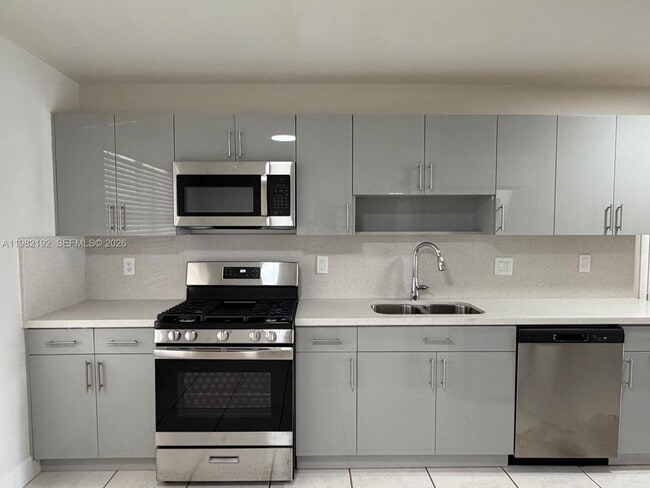 Building Photo - 3720 NW 116th Terrace