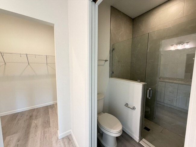 Building Photo - 5353 Vista Lago Dr