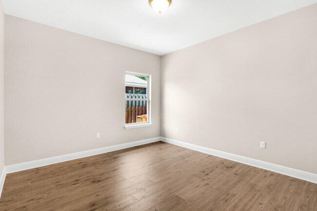 Building Photo - 36 Dickens Dr
