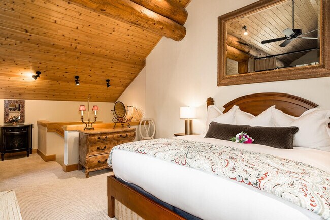 Building Photo - 66 Mountain Loop Rd