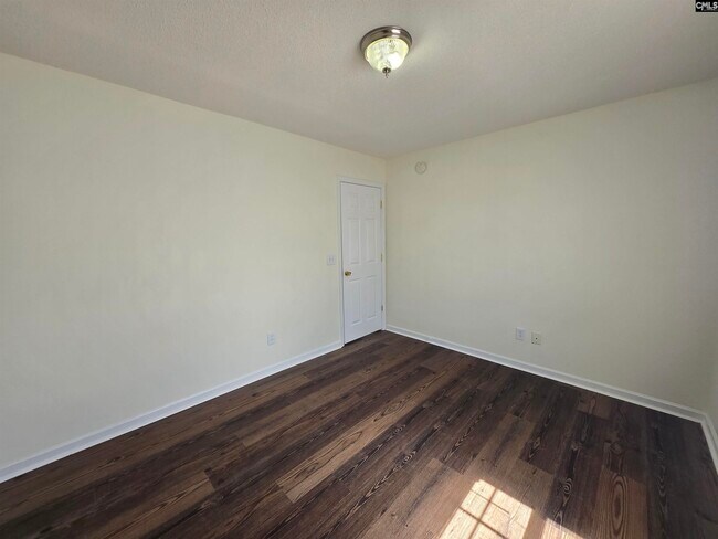 Building Photo - 132 Fox Grove Cir