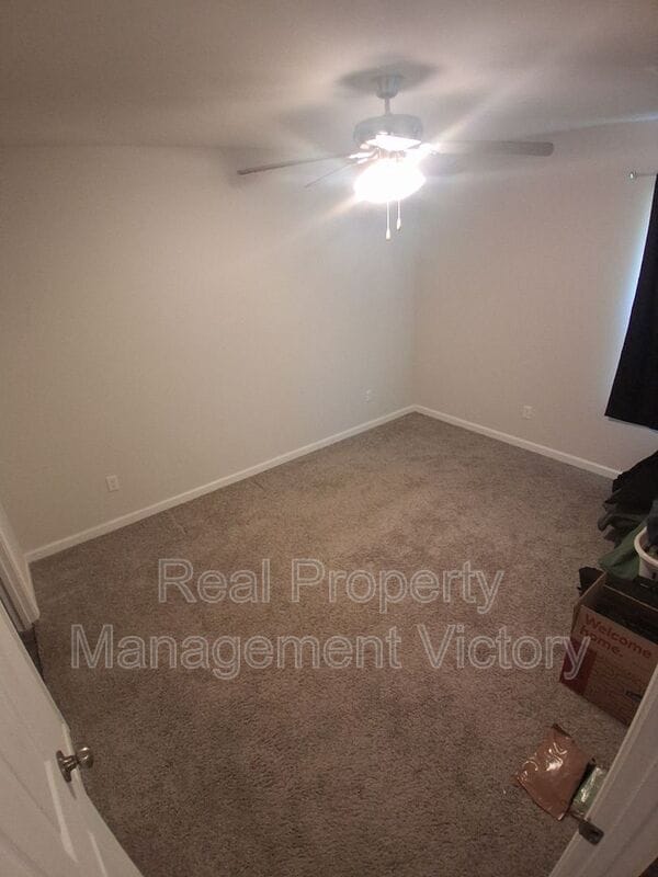 Building Photo - 12516 Waterbury Way