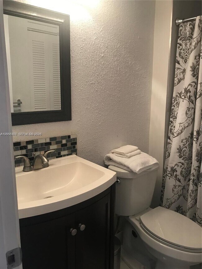 Building Photo - 1301 NE Miami Gardens Dr