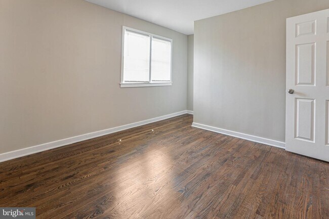 Building Photo - 3815 28th Ave