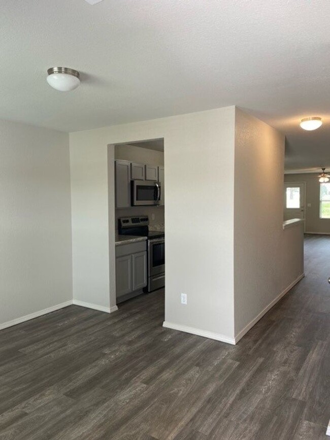 Building Photo - *Pre-leasing* Three Bedroom | Two Bath Hom...