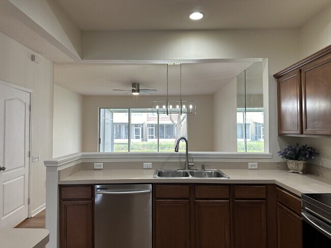 Building Photo - "Spacious 3-Bed Townhouse with 2.5 Baths in Beautiful Bradenton!"