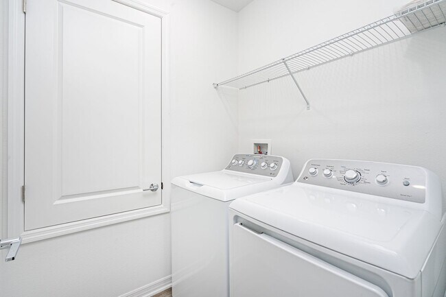 Building Photo - Welcome Home to the Preserve off LPGA