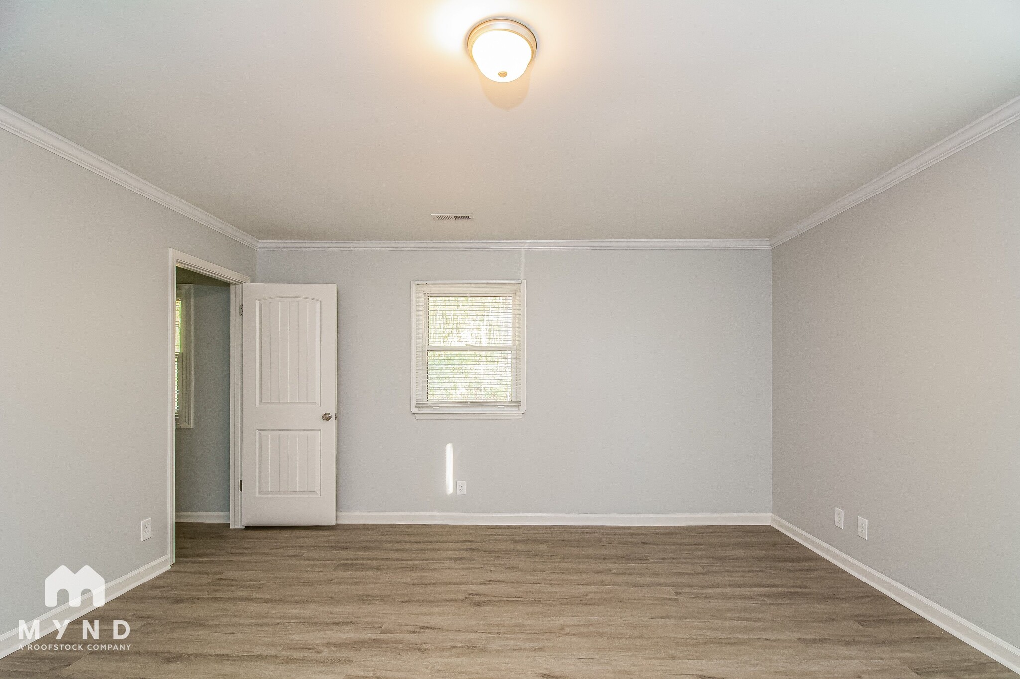 Building Photo - 2301 Charles St